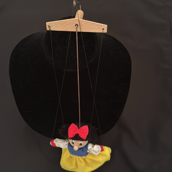 Marionette (wood puppet) Snow White 9” doll, 10” “string” (mlb) - Picture 2 of 8